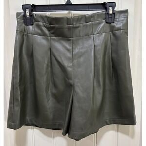 Versona Faux Leather Shorts M Olive Green Pull-On Pockets Chic Street Style